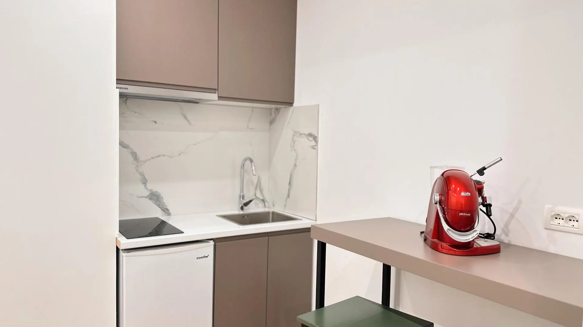 Tiranas Luxury Apartment 0*, Tirana Albania